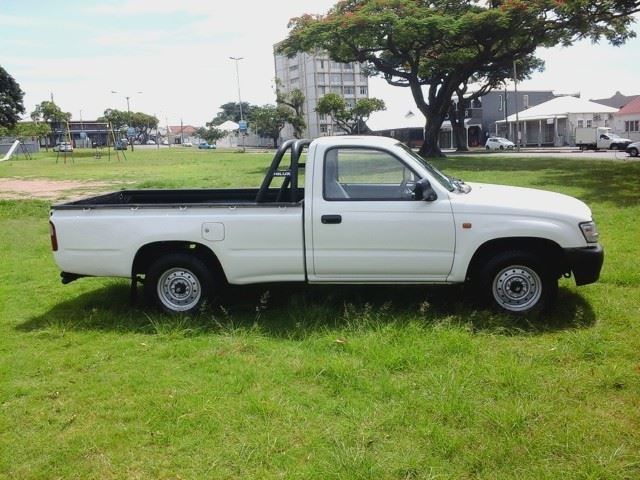 2002 Toyota Hilux 2000 Single Cab For Sale