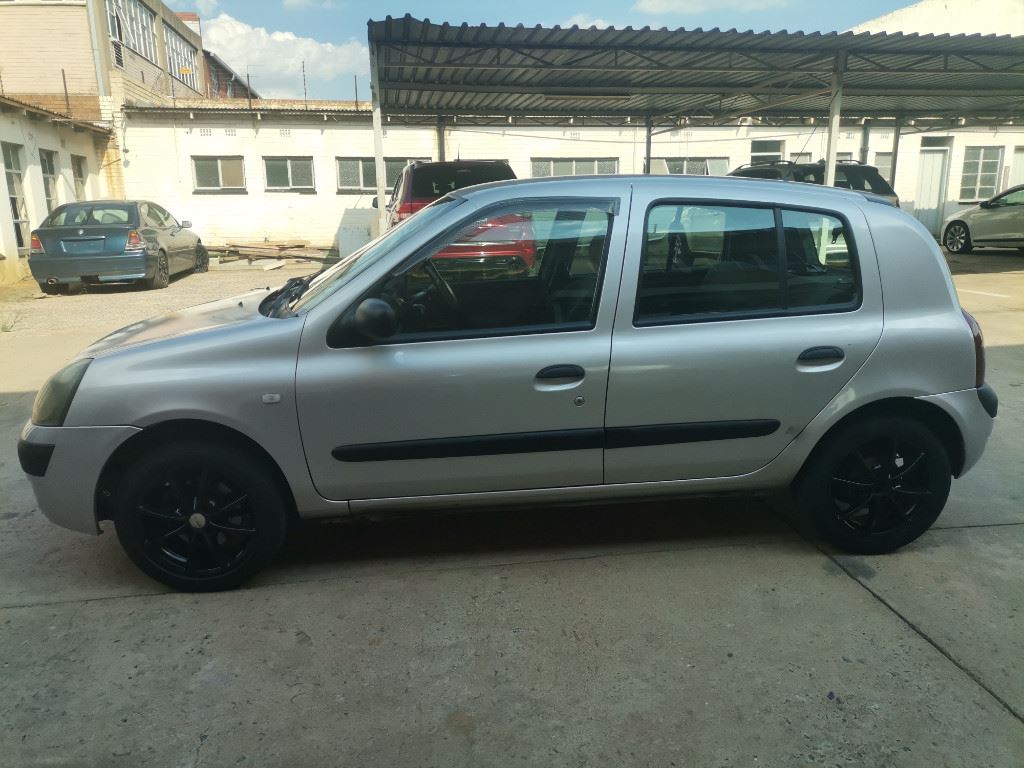 Used Renault Clio III 1.4 Expression 5Dr for sale in