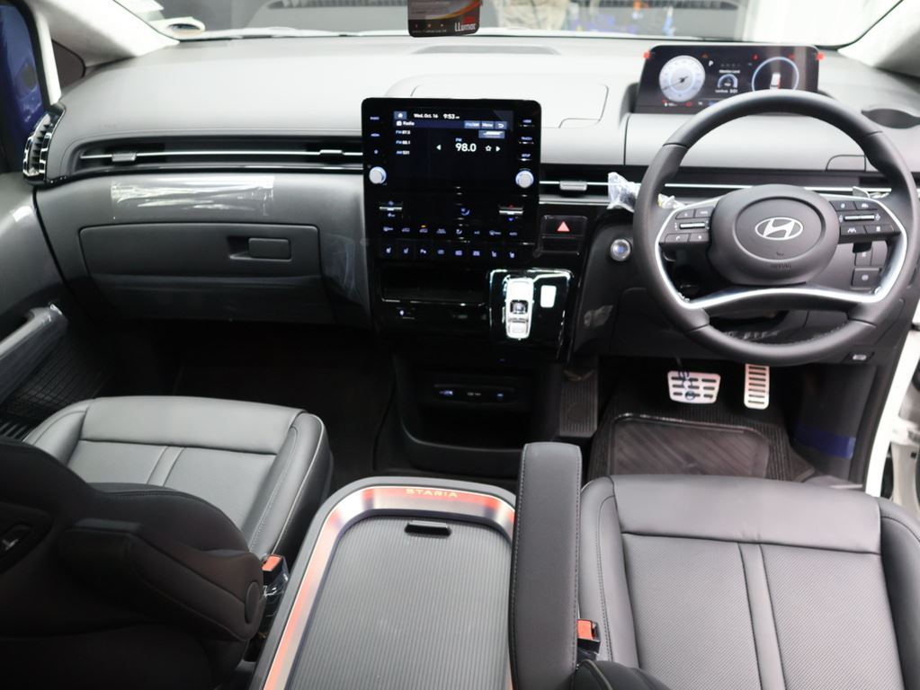 2024 Hyundai Staria 2.2D Luxury 9-seater For Sale