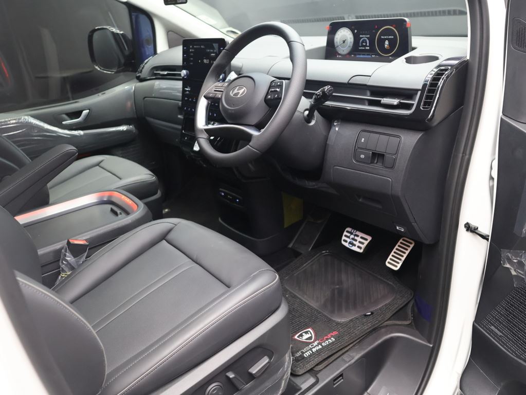 2024 Hyundai Staria 2.2D Luxury 9-seater For Sale
