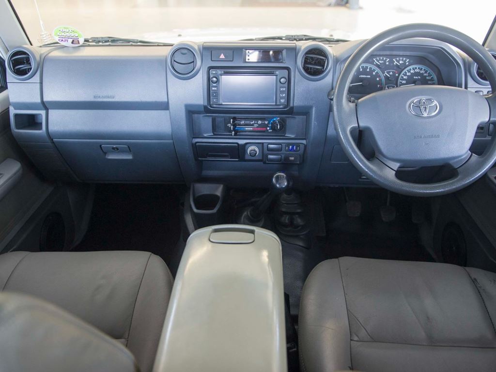 2015 Toyota Land Cruiser 79 4.0P P-U D-C